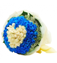 100 Blue and White Roses in Bouquet