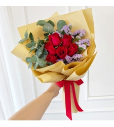 send half dozen red color roses in bouquet to cebu